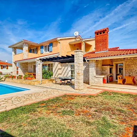 Charming Oliva With 4 Bedrooms Near The Wonderful Village Of Fažana