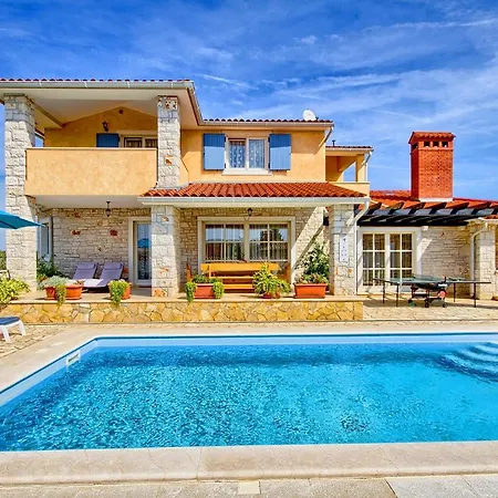Charming Oliva With 4 Bedrooms Near The Wonderful Village Of