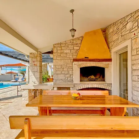 Charming Oliva With 4 Bedrooms Near The Wonderful Village Of