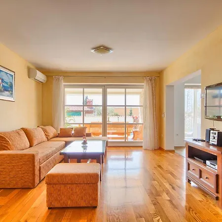 Charming Oliva With 4 Bedrooms Near The Wonderful Village Of Fažana