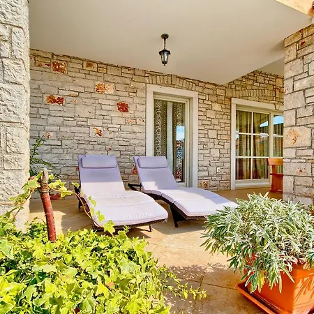 Charming Oliva With 4 Bedrooms Near The Wonderful Village Of Villa