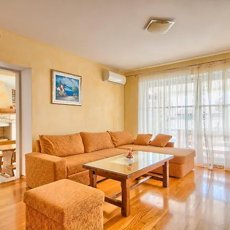 Charming Oliva With 4 Bedrooms Near The Wonderful Village Of فاجانا
