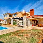 Charming Oliva With 4 Bedrooms Near The Wonderful Village Of Fažana