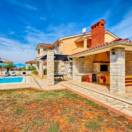 Vila Charming Oliva With 4 Bedrooms Near The Wonderful Village Of *