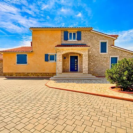 Vila Charming Oliva With 4 Bedrooms Near The Wonderful Village Of *