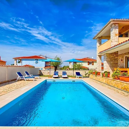 Vila Charming Oliva With 4 Bedrooms Near The Wonderful Village Of *