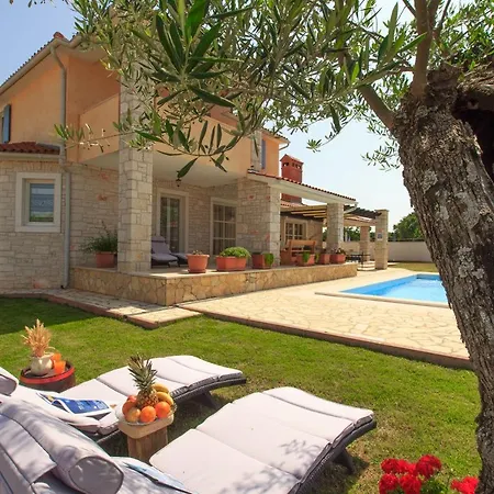 Vila Charming Oliva With 4 Bedrooms Near The Wonderful Village Of *