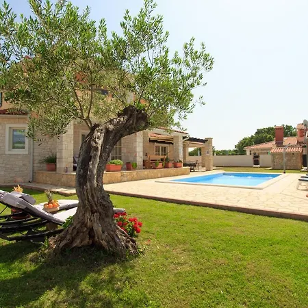 Vila Charming Oliva With 4 Bedrooms Near The Wonderful Village Of *