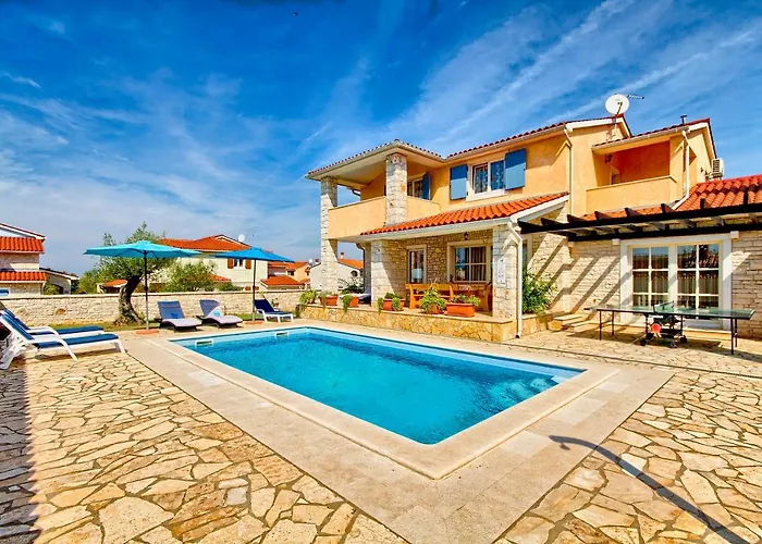 Charming Oliva With 4 Bedrooms Near The Wonderful Village Of