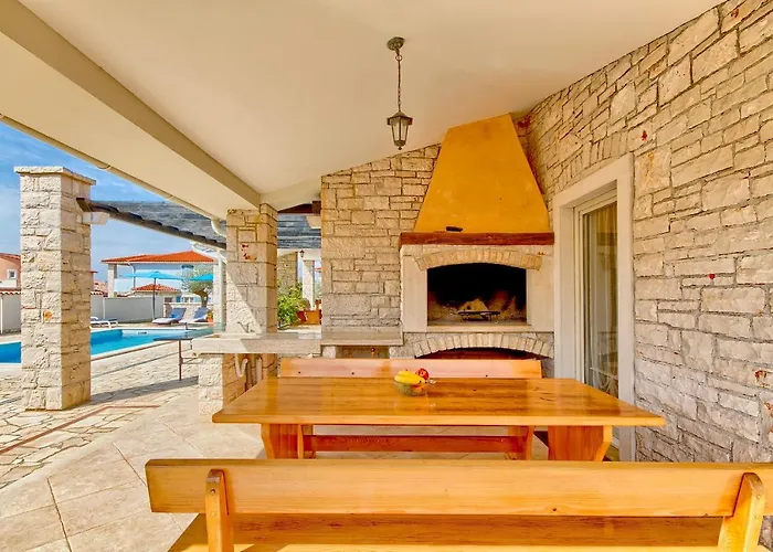 Charming Oliva With 4 Bedrooms Near The Wonderful Village Of