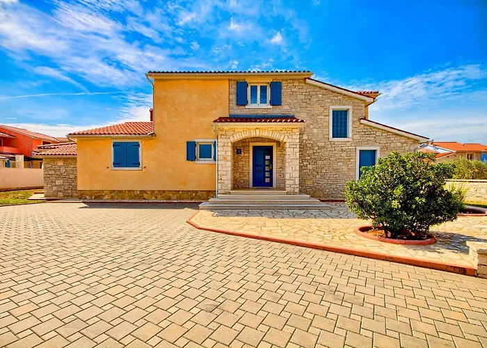 Vila Charming Oliva With 4 Bedrooms Near The Wonderful Village Of *