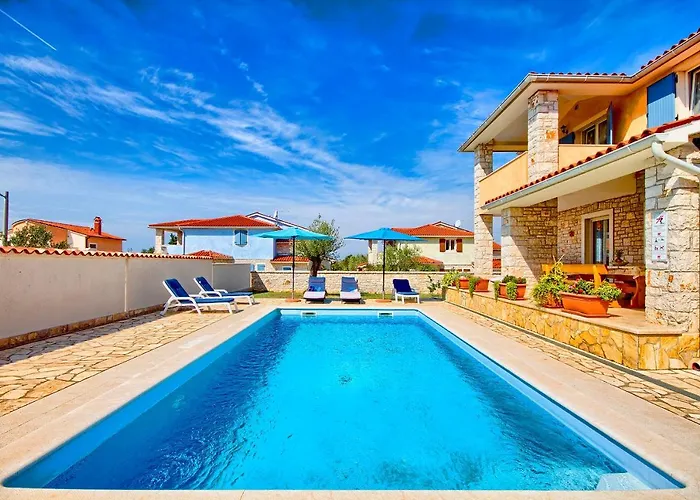 Vila Charming Oliva With 4 Bedrooms Near The Wonderful Village Of *