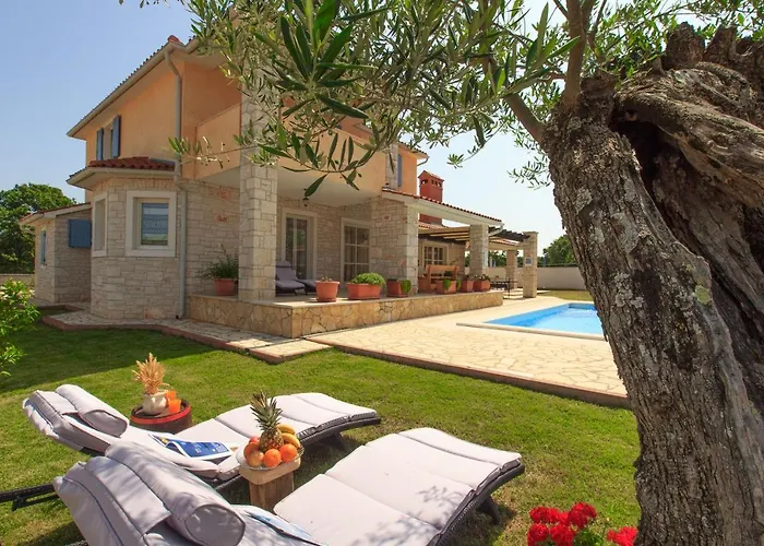Vila Charming Oliva With 4 Bedrooms Near The Wonderful Village Of *