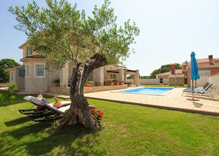 Vila Charming Oliva With 4 Bedrooms Near The Wonderful Village Of *