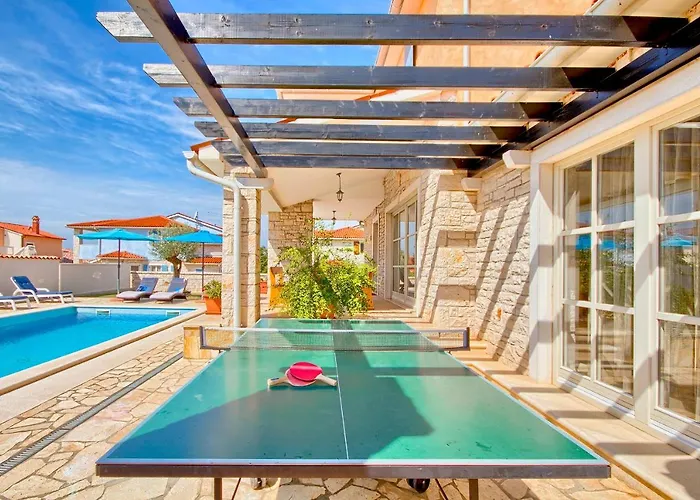 Charming Oliva With 4 Bedrooms Near The Wonderful Village Of Vila *