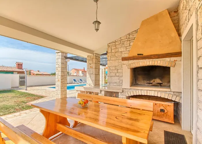 Vila Charming Oliva With 4 Bedrooms Near The Wonderful Village Of Fazana