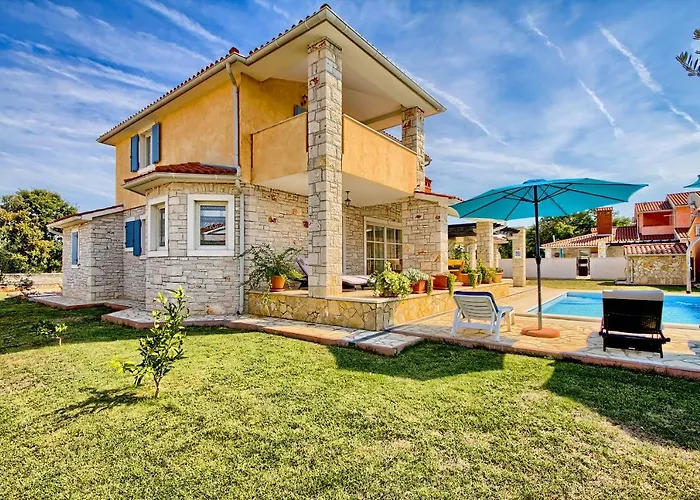 Charming Oliva With 4 Bedrooms Near The Wonderful Village Of Vila Fazana